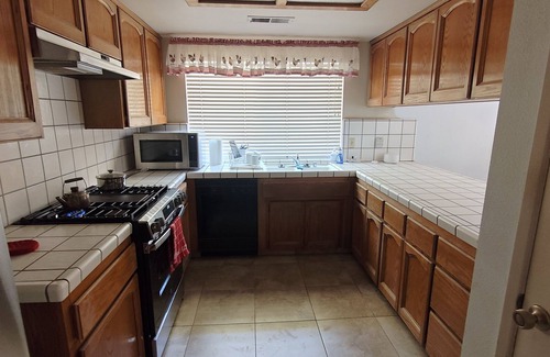 Coarsegold House | 100 Acre Wood Honeymoon Ranch House Thinking Log, 3 bed, 2 bath, WiFi, AC