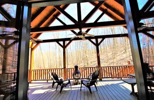 Franklin Cabin | 100 acres Nature lover’s PARADISE. hilly hiking trails & creeks. Upscale Cabin!
