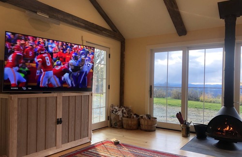 Enfield House | 100 Acres of Privacy & 50-Mile Views