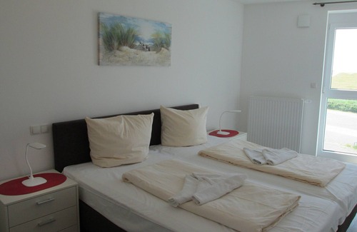 Wurster Nordseekuste Apartment | 100 m from the sea, family-friendly apartment with sea views & swimming pool use