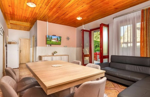 Balatonmariafurdo Other | 100 m² Accommodation ∙ 3 bedrooms ∙ 6 guests