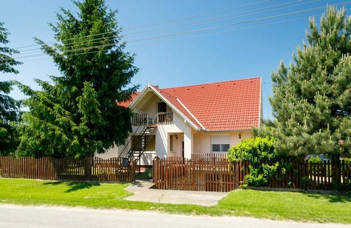 Balatonoszod Apartment | 100 m² Apartment ∙ 2 bedrooms ∙ 5 guests