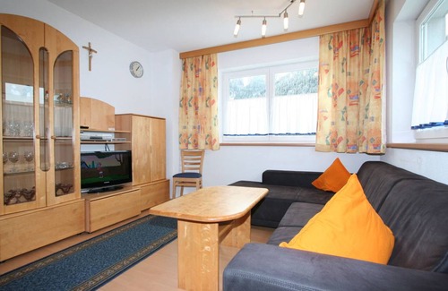 Flirsch Apartment | 100 m² Apartment ∙ 3 bedrooms ∙ 6 guests