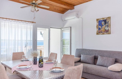 Starigrad Apartment | 100 m² Apartment ∙ 3 bedrooms ∙ 6 guests