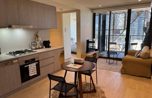 Adelaide Central Business District House | 100 m² House ∙ 1 bedroom ∙ 2 guests