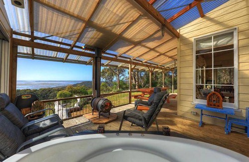 Smithton House | 100 m² House ∙ 2 bedrooms ∙ 8 guests