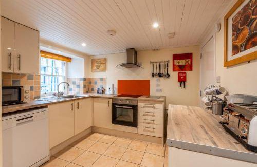 Falkland House | 100 m² House ∙ 4 bedrooms ∙ 10 guests