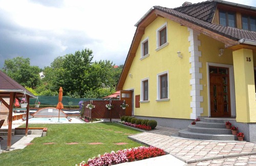 Balatonfuzfo House | 100 m² House ∙ 4 bedrooms ∙ 9 guests
