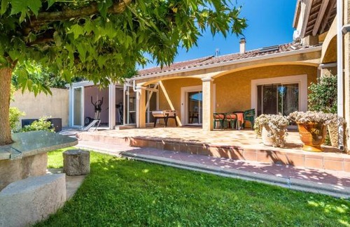 Saint-Germain House | 100 m² House ∙ 3 bedrooms ∙ 7 guests