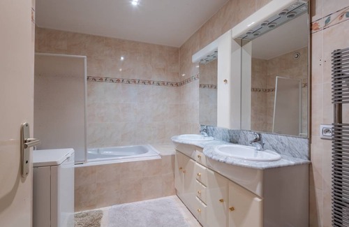 Saint-Germain House | 100 m² House ∙ 3 bedrooms ∙ 8 guests