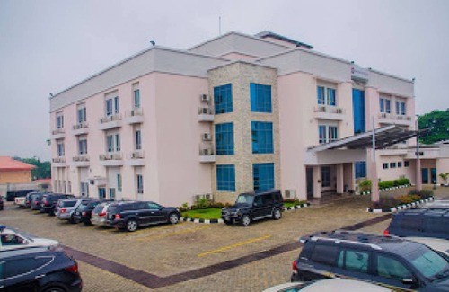 Ibadan Resort | 100 m² Private room ∙ 3 bedrooms ∙ 4 guests