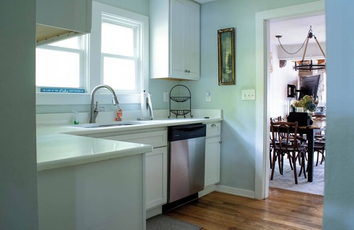 Lakeside House | 1000 FT to Assn Beach, Cute Cottage, Outdoor Dining