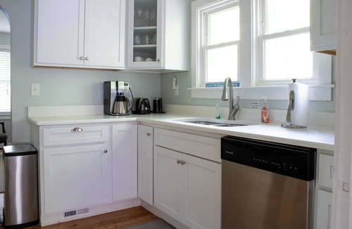 Lakeside House | 1000 FT to Assn Beach, Cute Cottage, Outdoor Dining