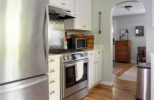 Lakeside House | 1000 FT to Assn Beach, Cute Cottage, Outdoor Dining