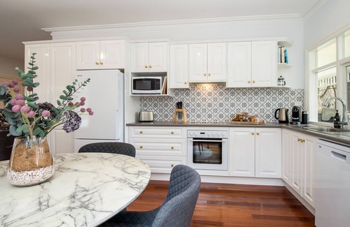 Ferny Creek Bed & Breakfast | 1000 Reasons - Just near the 1000 Steps and Dandenong Ranges National Park.