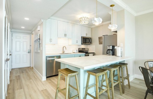 Galveston Condo | 1007 Whitewashed Harbor Residency