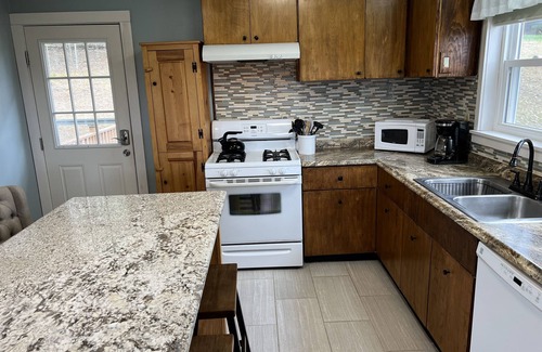 Laurens House | 1008 on Ten - minutes to All Star Village, quiet setting