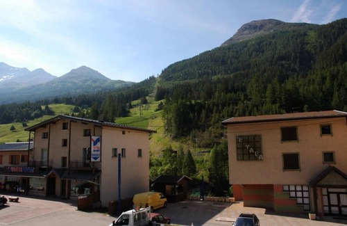 Val Cenis Apartment | 100m from ski slopes, 1st floor, view village, balcony, tv, ski locker, 45m², Val Cenis
