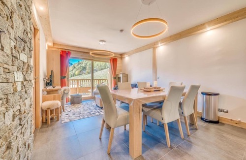 Champagny-en-Vanoise Apartment | 100m from resort center, 4th floor, balcony, parking, tv, ski locker, 57m², Champagny-en-Vanoise