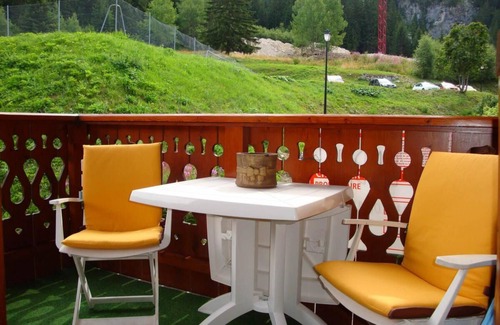 Pralognan-la-Vanoise Apartment | 100m from ski slopes, 1st floor, balcony, tv, ski locker, 25m², Pralognan-la-Vanoise