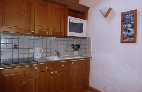 Pralognan-la-Vanoise Apartment | 100m from ski slopes, 2nd floor, balcony, tv, ski locker, 35m², Pralognan-la-Vanoise