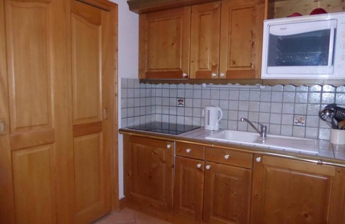 Pralognan-la-Vanoise Apartment | 100m from ski slopes, 2nd floor, balcony, tv, ski locker, 35m², Pralognan-la-Vanoise