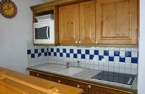 Pralognan-la-Vanoise Apartment | 100m from ski slopes, 2nd floor, terrace, parking, tv, ski locker, 44m², Pralognan-la-Vanoise