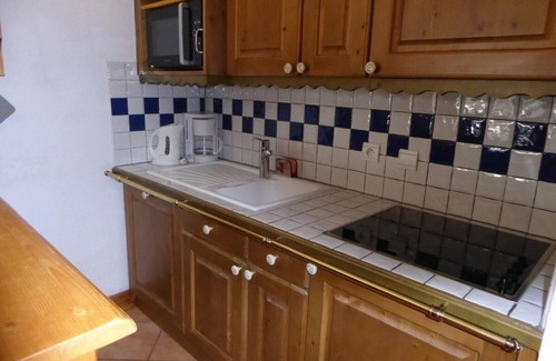 Pralognan-la-Vanoise Apartment | 100m from ski slopes, 2nd floor, terrace, parking, tv, ski locker, 44m², Pralognan-la-Vanoise