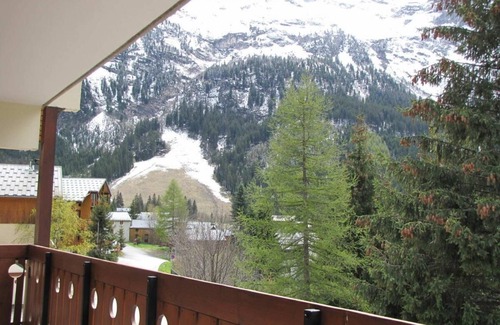 Pralognan-la-Vanoise Apartment | 100m from resort center, 2nd floor, balcony, tv, ski locker, 44m², Pralognan-la-Vanoise