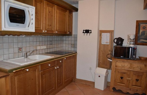 Pralognan-la-Vanoise Apartment | 100m from ski slopes, terrace, tv, ski locker, 50m², Pralognan-la-Vanoise