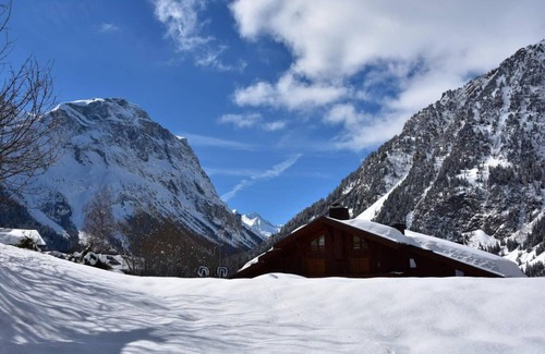 Pralognan-la-Vanoise Apartment | 100m from ski slopes, terrace, tv, ski locker, 50m², Pralognan-la-Vanoise
