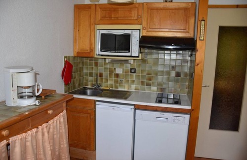 Pralognan-la-Vanoise Apartment | 100m from ski slopes, 1st floor, balcony, tv, ski locker, 34m², Pralognan-la-Vanoise