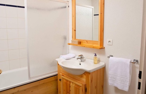 Saint-Jean-d'Arves Apartment | 100m from resort center, fitness, swimming pool, terrace, balcony, parking, tv, ski locker, 36m²