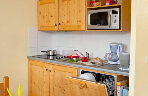 Saint-Jean-d'Arves Apartment | 100m from resort center, fitness, swimming pool, terrace, balcony, parking, tv, ski locker, 26-28m²