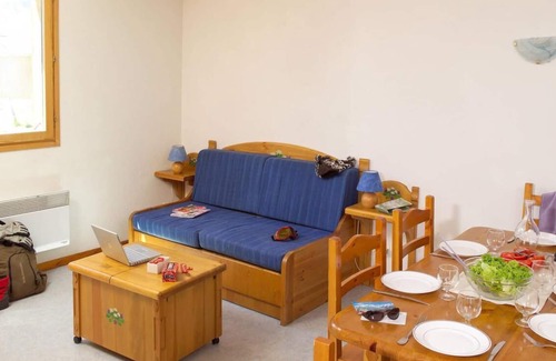 Saint-Jean-d'Arves Apartment | 100m from resort center, fitness, swimming pool, terrace, balcony, parking, tv, ski locker, 26-28m²