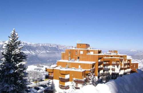 Prapoutel Apartment | 100m from resort center, balcony, parking, tv, ski locker, 30-32m², Les 7 Laux