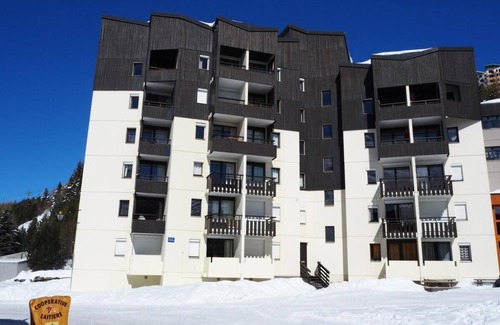 Reberty Apartment | 100m from ski slopes, 5th floor, tv, ski locker, 45m², Les Menuires