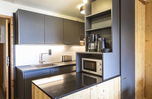 Val-Thorens Apartment | 100m from ski slopes, fitness, swimming pool, sauna, jacuzzi, hammam, balcony, tv, ski locker, 52m²