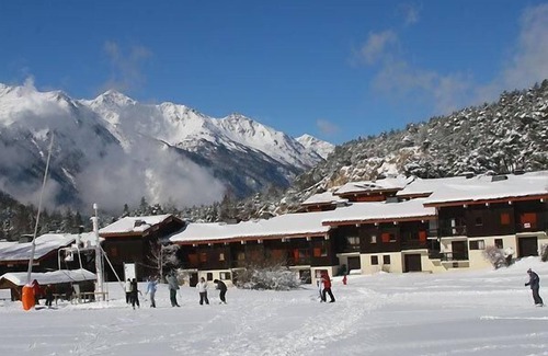 Villarodin-Bourget Apartment | 100m from ski slopes, 2nd floor, balcony, parking, tv, ski locker, 47m², La Norma
