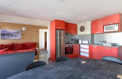 Bellentre Apartment | 100m from ski slopes, 1st floor, view mountain, balcony, tv, ski locker, 72m², Montchavin La Plagne