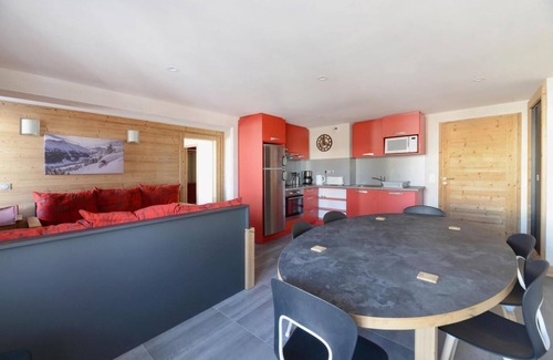 Bellentre Apartment | 100m from ski slopes, 4th floor, balcony, tv, ski locker, 63m², Montchavin La Plagne