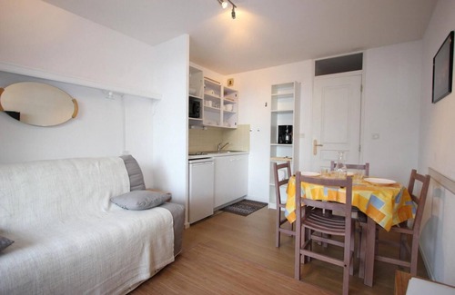 Chamrousse Apartment | 100m from ski slopes, 2nd floor, balcony, tv, ski locker, 24m², Chamrousse