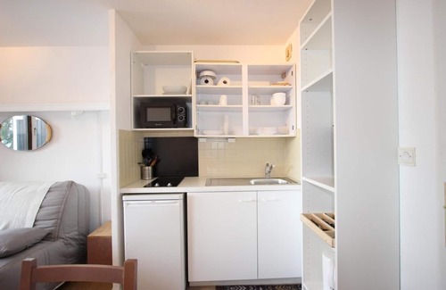 Chamrousse Apartment | 100m from ski slopes, 2nd floor, balcony, tv, ski locker, 24m², Chamrousse