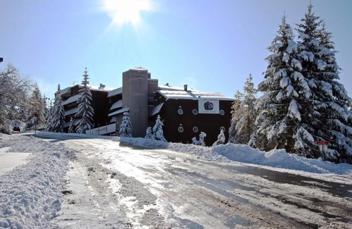 Chamrousse Apartment | 100m from ski slopes, 2nd floor, balcony, tv, ski locker, 24m², Chamrousse