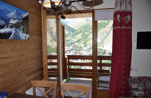 Valloire Apartment | 100m from ski slopes, Ground floor, balcony, parking, ski locker, 29m², Valloire