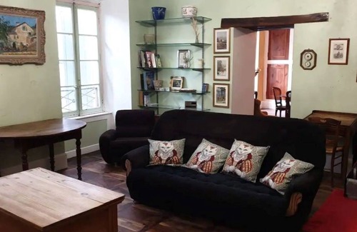 Florac Apartment | 100m² apartment in townhouse in the heart of Florac