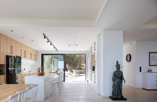 Xiro Chorio Villa | 100m2 heated pool, absolute privacy and mesmerising views!