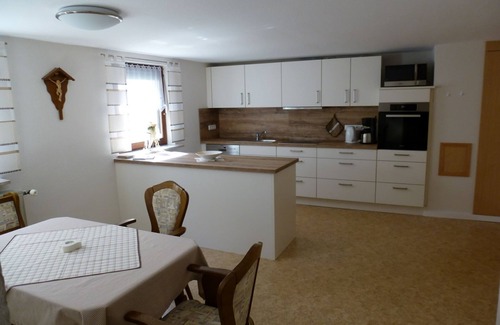 Sulzdorf an der Lederhecke Apartment | 100qm große, vollständig eingerichtete FeWo mit 3 Schlafzimmern