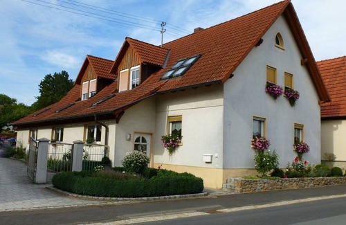 Sulzdorf an der Lederhecke Apartment | 100qm große, vollständig eingerichtete FeWo mit 3 Schlafzimmern