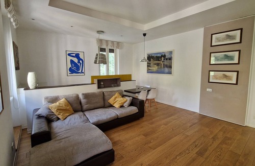 Quartiere XVII Trieste Apartment | 100sqm apartment with fine finishes and all amenities.